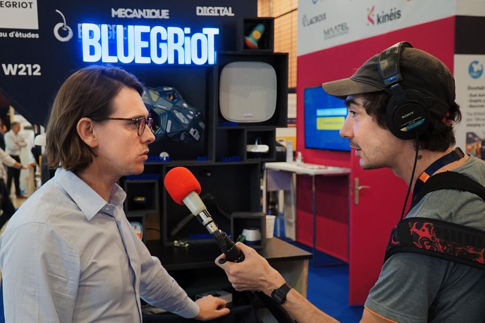 En interview sur le stand BLUEGRioT