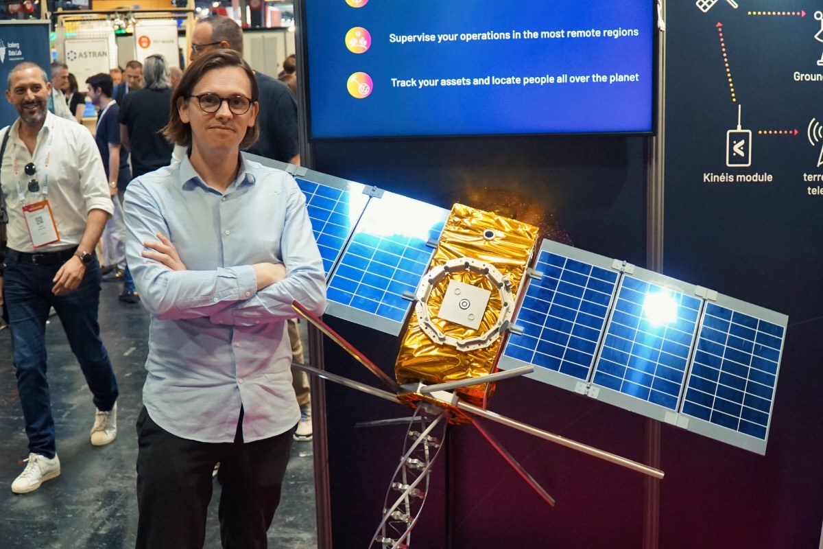VivaTech 2023 : devant un satellite d'observation