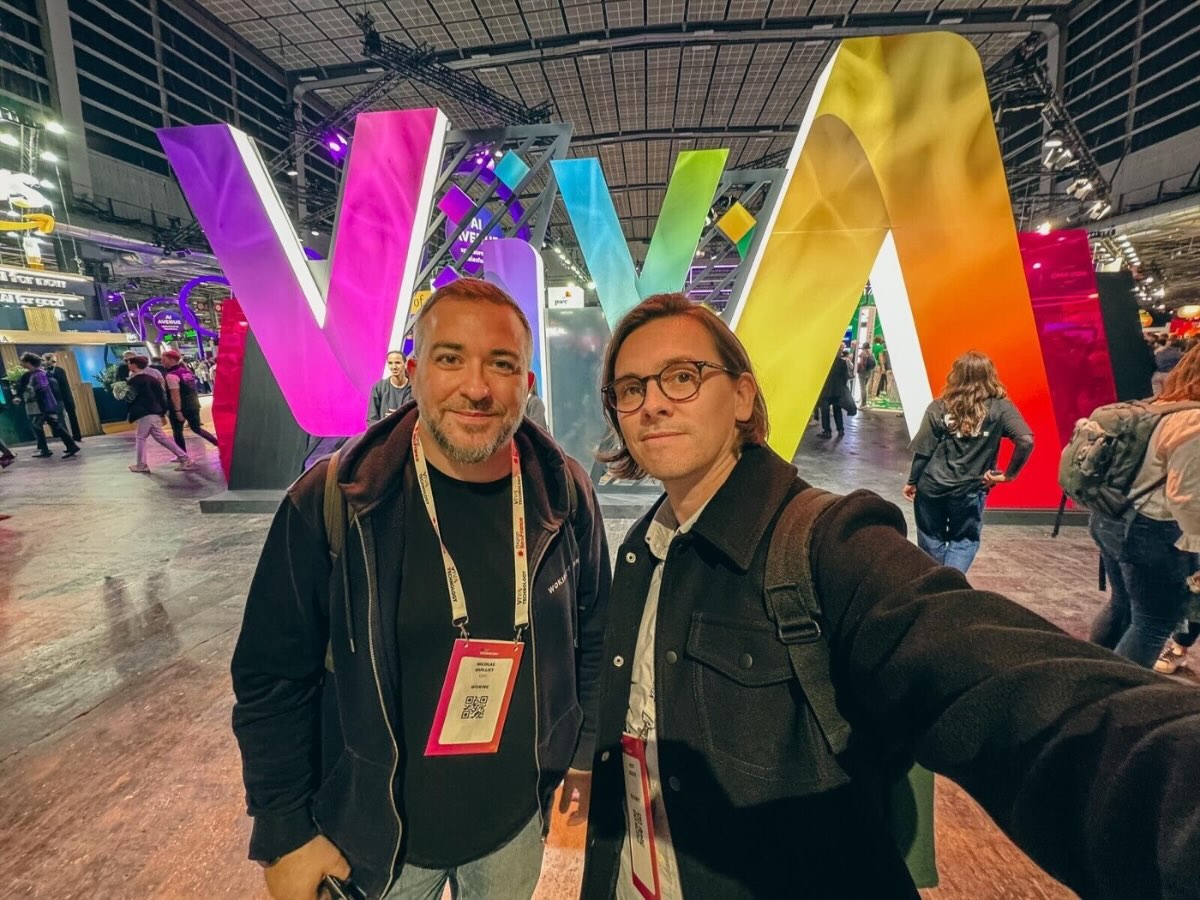 VivaTech 2024, devant les lettres VIVA, avec Nicolas Quilliet