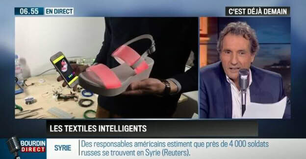 La sandale #Choose à la télévision, dans une chronique sur les textiles intelligents