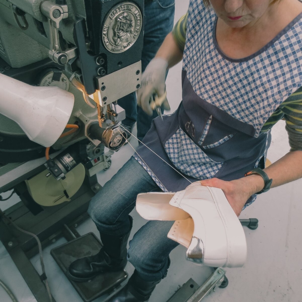 Couture de la tige dans l'usine Éram