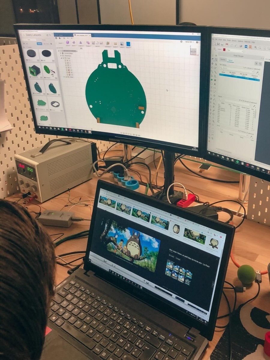 Routage du PCB rond. Une étrange ressemblance avec Totoro
