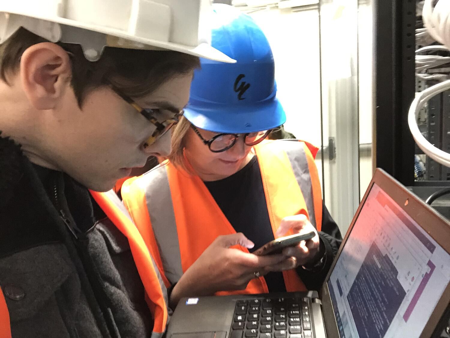 Premiers tests réseau en tenue de chantier