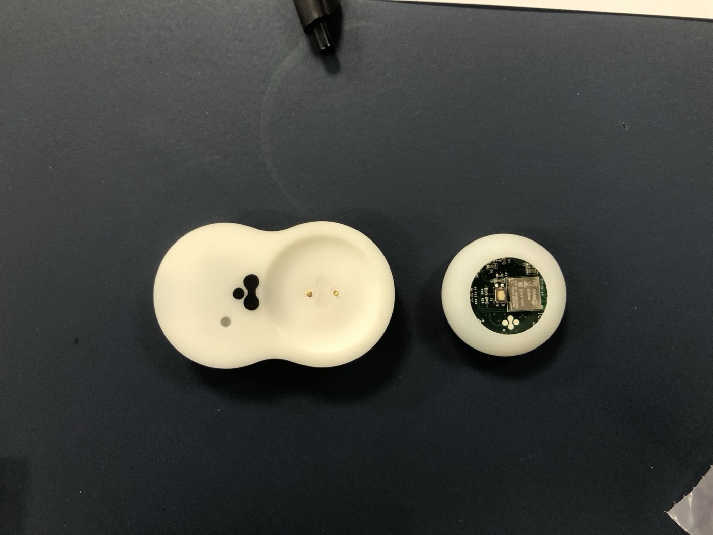 Premier prototype imprimé en 3D en résine : une étiquette et son chargeur à une place